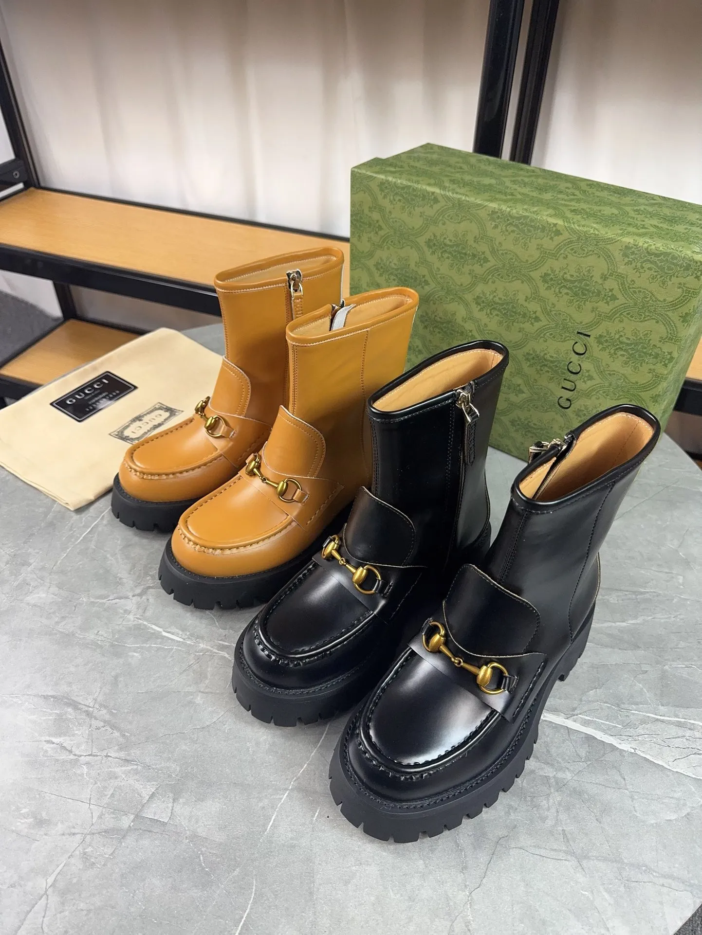 Men's shoes 💰640💰 New model from Gucci, double GG groove thick-soled loafers. The original version is made 1:1. Super beautiful quality, classic model at the counter. ❶Upper: original open-edge beaded cowhide ❷Inner lining: water-dyed cowhide ❸Feet: water-dyed cowhide ❹Outsole: ultra-light original sole ❺thick sole heightening: 3.5cn ❻Packing: original packaging ❼Number: 35-42 (41 41 customized, non-refundable) Men's model: 38-46 (45, 46 customized, non-refundable)